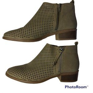 Taupe zippered bootie NWT